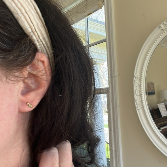 14k Gold Plated Green CZ Mini Lightning Bolt Stud - Picture 5 of 6